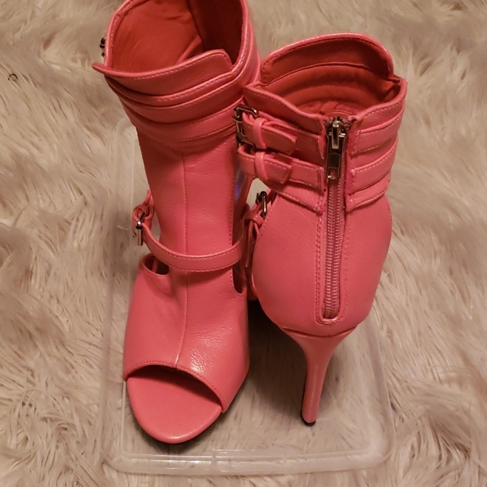 Ladies Designer Sandals